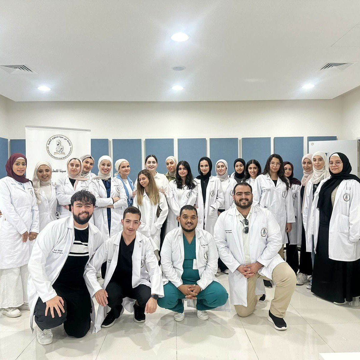 جامعة ابن سينا تنظم دورة تدريبية في أساسيات الحقن وسحب الدم وخياطة الجروح