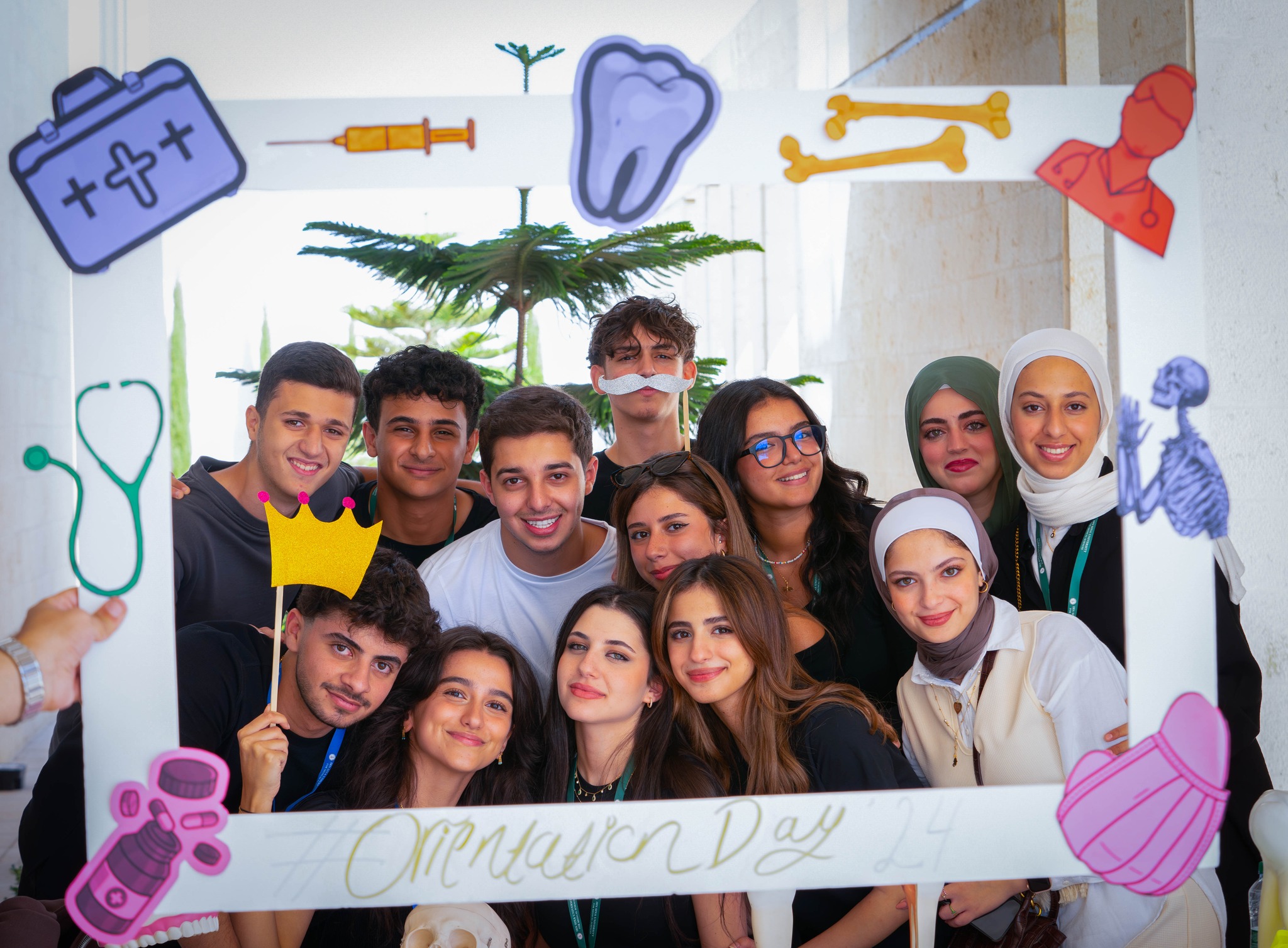 جامعة ابن سينا للعلوم الطبية تقيم يوماً ترحيبياً لطلبتها الجدد