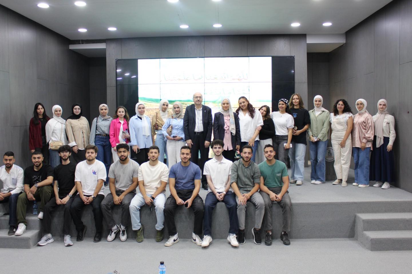 عقدت عمادة البحث العلمي ووحدة شؤون الطلبة في جامعة ابن سينا للعلوم الطبية دورة جديدة في أساسيات البحث العلمي